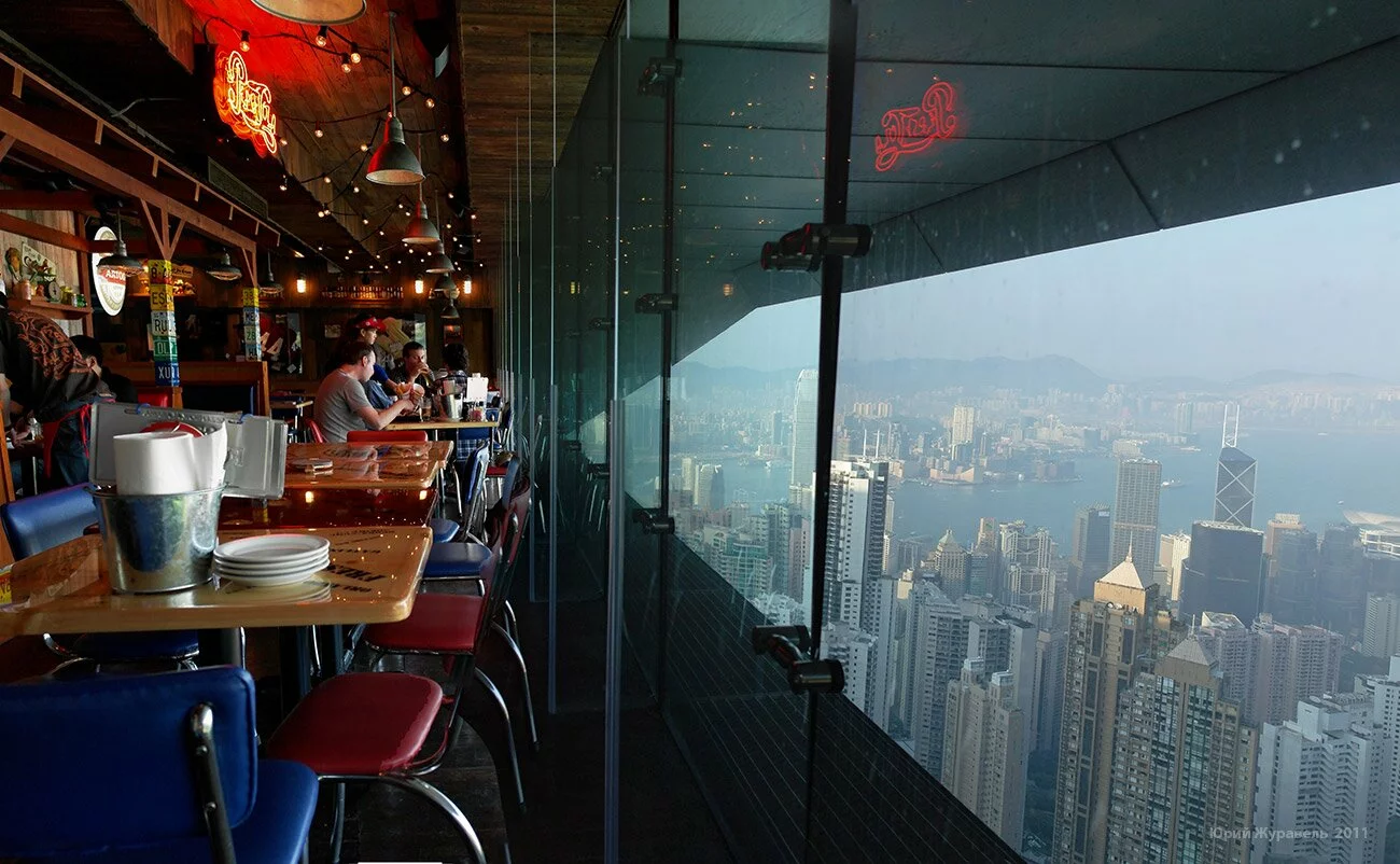 Вид на Гонконг из ресторана Буба Гамп, A view of Hong Kong from the restaurant Buba Gump